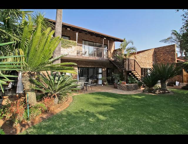 5 BEDROOM TOWNHOUSE FOR SALE IN BRUMA